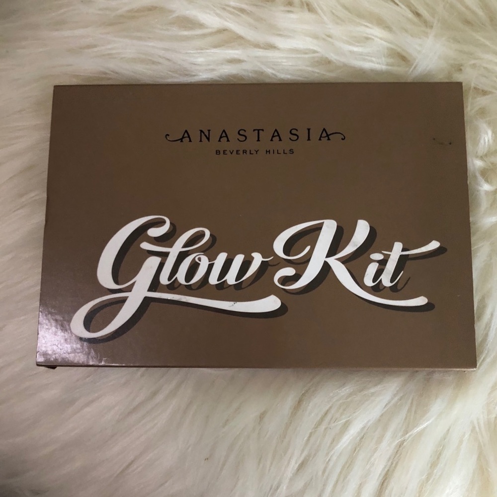 ✨Anastasia Beverly Hills Glow Kit ✨